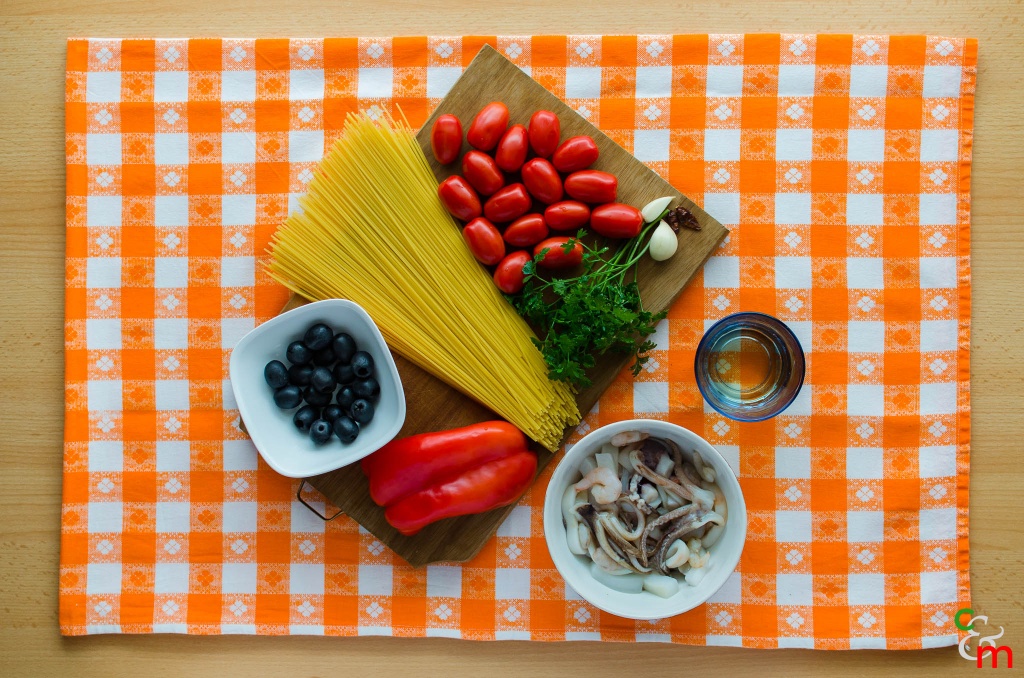 Ingrediente pentru spaghettini cu fructe de mare
